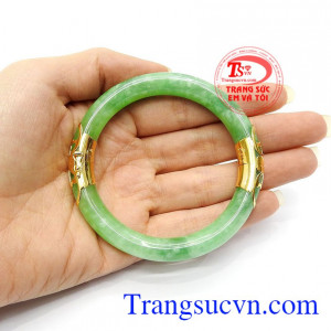 Không những vậy ngọc cẩm thạch còn giúp ổn định tâm lý, tăng cường trí nhớ và kéo dài tuổi thọ