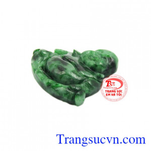 Theo các nhà dược lý học Trung Hoa cổ thì ngọc cẩm thạch có tác dụng hạn chế sự rối loạn sinh học của cơ thể người, điều hòa cân bằng cảm xúc, ổn định nhịp tim, huyết áp và mạch