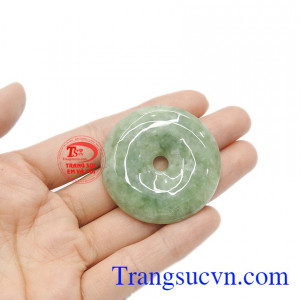 Ngọc cẩm thạch được biệt đến là một trong những loại đá quý thường sử dụng cho các vua chúa thời xưa.