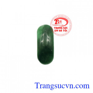 Mặt ngọc yên ngựa Jadeite được chế tác từ ngọc Jadeite thiên nhiên.