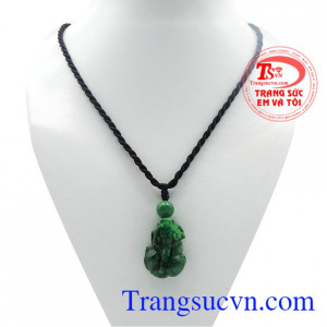 Mặt tỳ hưu Jadeite thiên nhiên.