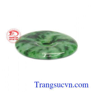 Ngọc cẩm thạch thiên nhiên thường được các vua quan thời xưa sử dụng.