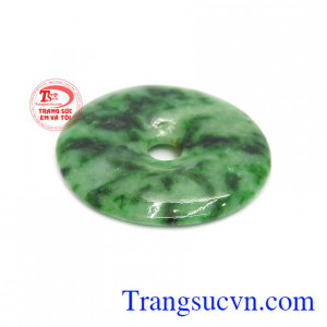 Đồng xu ngọc cẩm thạch an khang được chạm khắc đơn giản nhưng mang đến nét đẹp tinh tế và sang trọng.