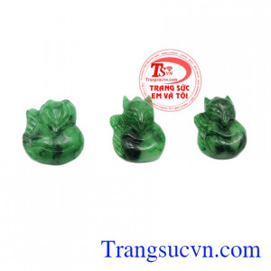 Mặt hồ ly ngọc Jadeite phù hợp làm quà tặng cho người thân, bạn bè.