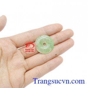 Ngọc cẩm thạch có thể dùng cho người lớn và trẻ nhỏ.