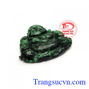 Hơn thế nữa đây là sản phẩm trang sức được chế tác theo mô phỏng phật di lặc mang đến tiền tài, phú quý cho gia chủ