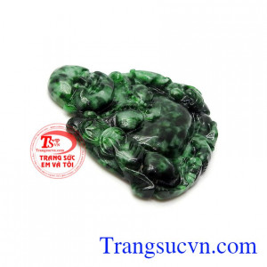 Ngọc cẩm thạch được coi là một loại ngọc quý và có giá trị rất lớn về cả mặt tinh thần và vật chất