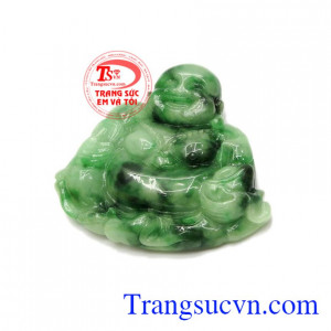 Cẩm thạch nuôi dưỡng linh khí cho người sử dụng, lâu dần người đeo cẩm thạch cũng mang sinh khí của ngọc mà đầy khí chất và thần thái