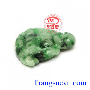 Chỉ cần mang ngọc cẩm thạch theo người cũng đã tăng thêm phần may mắn và giúp chủ nhân tỏa sáng ở mọi lĩnh vực