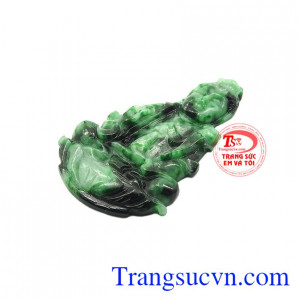 Còn ngọc cẩm thạch đem lại may mắn, xua đuổi tà khí cho người sử dụng