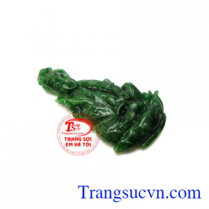 Người sở hửu ngọc cẩm thạch lâu dần sẽ hút được nguồn năng tỏa ra từ ngọc, mang linh khí từ đá giúp chủ nhân gặp điều may mắn