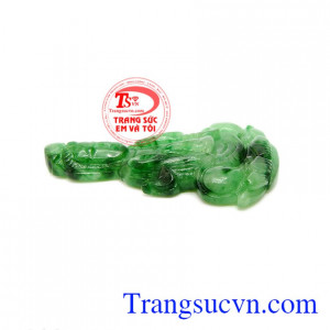 Ngọc cẩm thạch vốn là loại ngọc quý được mọi người tin vào sức mạnh ẩn chứa bên trong