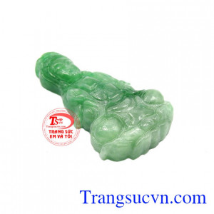 Phật Quan Âm theo phong thủy mang trong người sẽ được Người phù hộ tai ương, đem lại cuộc sống bình an, Phật phổ độ phước lành tránh được nhiều tai ương, mang đến hạnh phúc cho tất cả mọi người