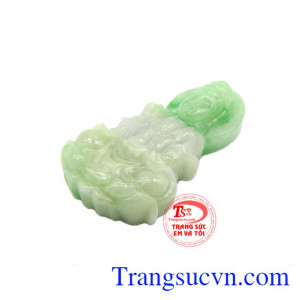 Người ta tin rằng Phật Quan Âm sẽ phù hộ, đem lại cuộc sống bình an, Phật phổ độ phước lành tránh được nhiều tai ương, mang đến hạnh phúc cho tất cả chúng sanh