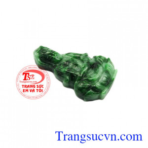 Phật Quan Âm là đấng từ bi, luôn mang phước lành đến cho muôn dân.