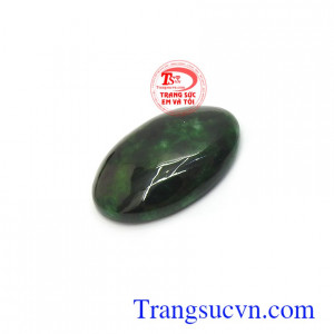 Ngoài ra ngọc cẩm thạch còn giúp xua đuổi trừ tà chống lại ma quỷ, mang lại bình an trong cuộc sống