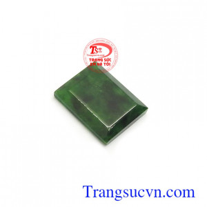 Mặt ngọc Jadeite cát khí có tác dụng tăng sự tập trung, giảm căng thẳng, giải trừ tà khí, mang nhiều bình an, may mắn và tài lộc cho người đeo
