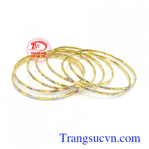 Vòng tuần vàng 10k rất được phái đẹp ưa chuộng, là món quà tuyệt vời cho người yêu thương.