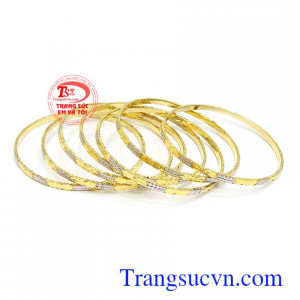 Vòng tuần vàng sang trọng, quý phái và đẳng cấp, rất được phái đẹp ưa chuộng