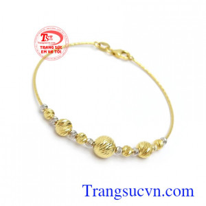 Lắc tay vàng 10k duyên dáng tôn lên sự sang trọng, dịu dàng và thời trang cho phái đẹp, là món quà ý nghĩa dành tặng người bạn yêu thương