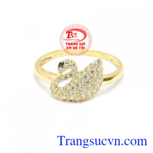 Đây là dòng sản phẩm thuộc bộ sưu tập trang sức thiên nga được nữ diễn viên Park Shin Hye cực ưu ái với vẻ đẹp mong manh và thanh tú