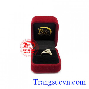 Trang sức Em và Tôi luôn đi đầu trong việc chế tác kiểu dáng đa dạng và phong cách, rất nhiều chủng loại để bạn lựa chọn