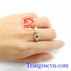  Nhẫn được chế tác hình báo gấm tăng quyền lực và khả năng lãnh đạo củ chủ nhân