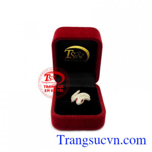 Bởi thế người sử dụng nhẫn có điêu khắc hình rắn vô cùng may mắn