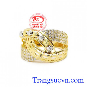 Trang sức Em và Tôi chuyên cung cấp các sản phẩm trang sức vàng, trang sức bạc, đá quý thiên nhiên, v.v... gồm những mẫu mã đa dạng về chủng loại và đảm bảo uy tín chất lượng