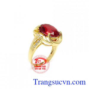 Nhẫn nữ vàng đằm thắm được chế tác từ vàng 10k và gắn đá nhân tạo vô cùng bắt mắt