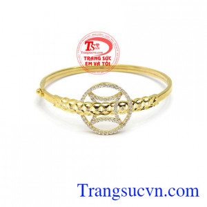 Trang sức Em và Tôi nhận đặt hàng thiết kế vòng tay theo sở thích của khách hàng.