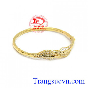 được chế tác tinh xảo, sắc nét.