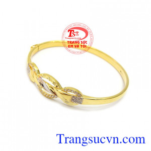 Sản phẩm toát lên vẻ sang trọng, quý phái, tôn lên vẻ đẹp cho phái nữ.