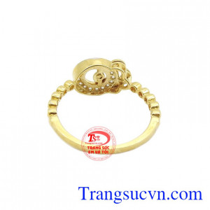 Hoa anh đào tạo cảm giác tươi mới, mang theo nhẫn nữ hoa anh đào giúp bạn trở nên trẻ trung, quay lại tuổi 20 rực rỡ