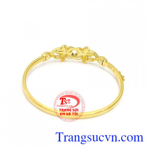 Trang sức Em và Tôi giao hàng trên toàn quốc. 