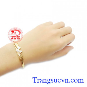 Vòng tay chữ V vàng 10k chất lượng.