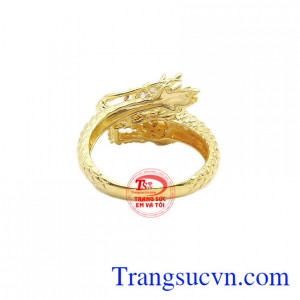 Nhẫn nam rồng cuộn giúp chủ nhân tăng thêm khí vận, toát lên sự mạnh mẽ, nam tính