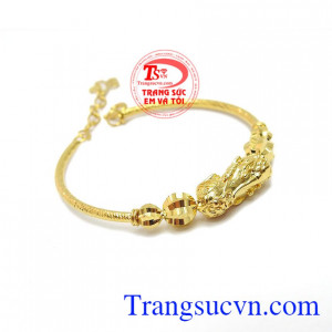 là sản phẩm được chế tác tinh xảo, sắc nét, hợp thời trang.