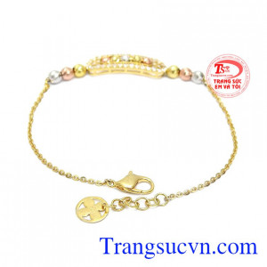 Lắc tay với thiết kế mảnh cùng mặt dây với bi hạt làm tăng độ sáng và nổi bật cho sản phẩm khi đeo lên tay người sử dụng