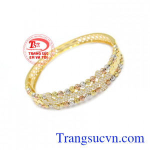 là sản phẩm được chế tác theo công nghệ Italy chất lượng cao, với đường nét tinh tế, hợp thời trang.