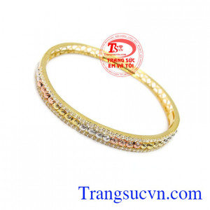 Sản phẩm toát lên vẻ đẹp sang trọng, hiện đại của các quý cô.