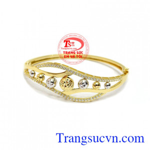 Vòng tay Korea vàng 10k đẹp là sản phẩm nhập khẩu từ Hàn Quốc chất lượng cao, kiểu dáng sang trọng,