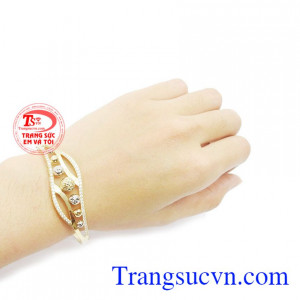 Trang sức Em và Tôi nhận đặt hàng thiết kế theo sở thích của mỗi người.