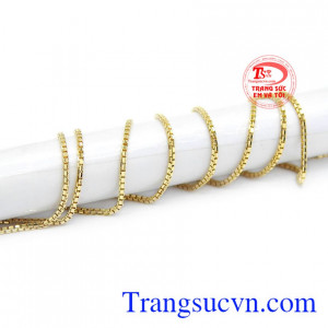 Thiết kế đơn giản nhưng vẫn không kém phần nổi bật để tôn lên vẻ đẹp dịu dàng và nữ tính của phái đẹp