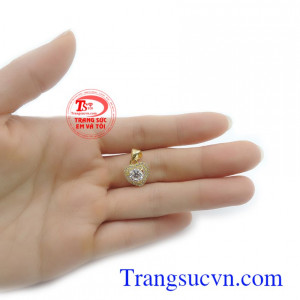 Mặt nữ vàng 10k là món quà ý nghĩa dành tặng người bạn yêu thương