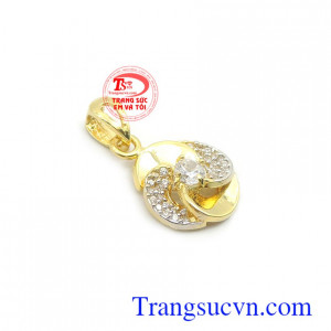 Mặt dây nữ vàng 10k thời thượng mang lại nét trẻ trung, sang trọng và thời trang, là món quà tặng tuyệt vời trong những dịp ý nghĩa