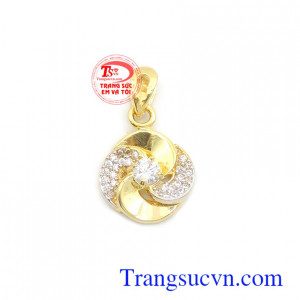 Mặt dây nữ vàng 10k thời thượng kiểu dáng đẹp, chế tác tinh xảo, sắc nét, phù hợp nhiều loại dây chuyền và phong cách thời trang khác nhau