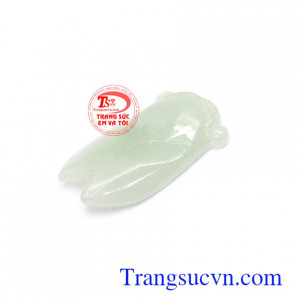 Đối với người lớn có tác dụng như lá bùa hộ mệnh, mang lại nhiều may mắn và tránh tiểu nhân đố kỵ