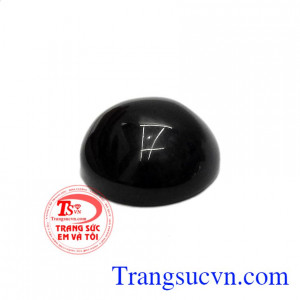 Đá mắt hổ đen thiên nhiên là sản phẩm đẹp, dùng để làm mặt nhẫn. Đeo đá mắt hổ trên người sẽ đem lại cho gia chủ sự giàu có và may mắn.