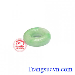 n phẩm có thể chế tác làm mặt dây chuyền hoặc chỉ đơn thuần là mang theo bên cạnh để nó có thể mang lại may mắn và bình an cho người dùng
